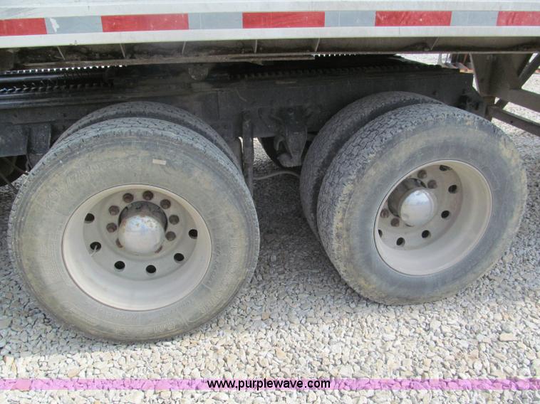 image for item E5979 1997 Mack CH613 semi truck