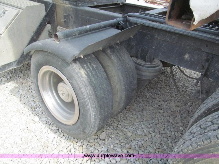 image for item E5979 1997 Mack CH613 semi truck