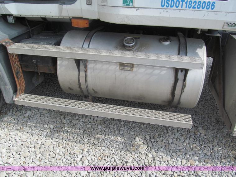 image for item E5979 1997 Mack CH613 semi truck