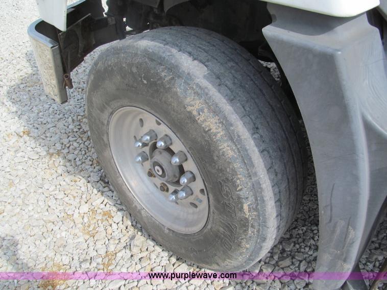 image for item E5979 1997 Mack CH613 semi truck