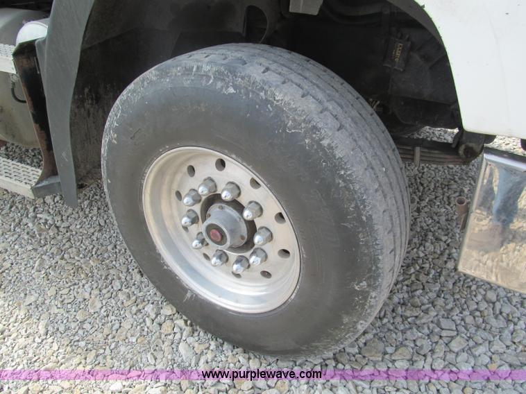 image for item E5979 1997 Mack CH613 semi truck