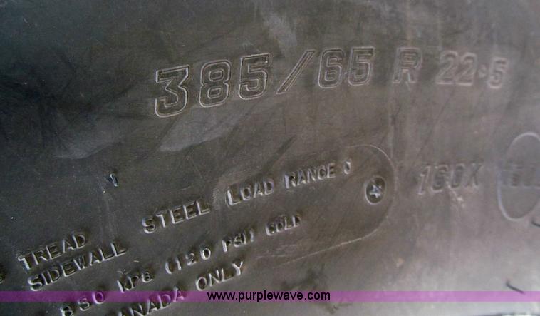 image for item E5979 1997 Mack CH613 semi truck