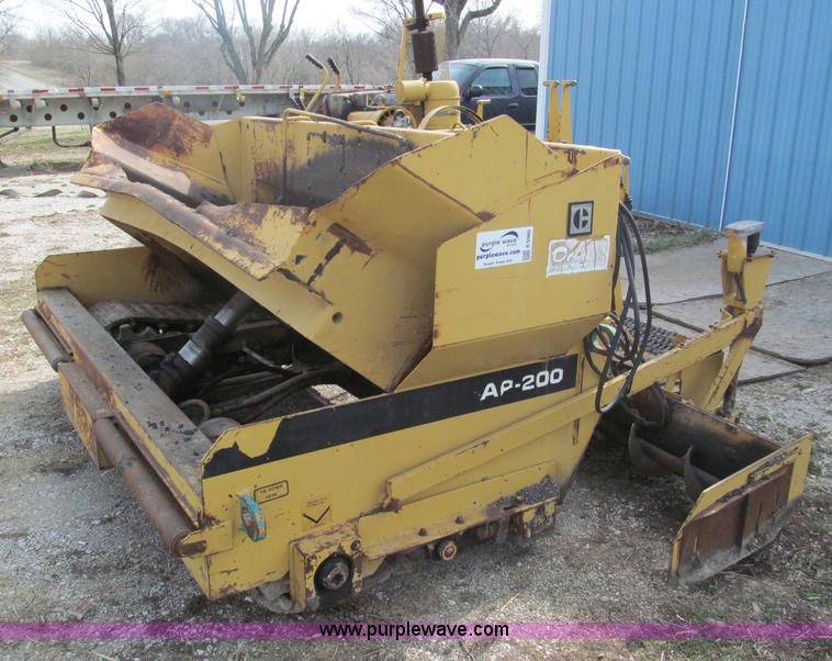 image for item E5980 2004 Caterpillar AP200 track paver