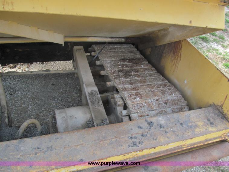 image for item E5980 2004 Caterpillar AP200 track paver