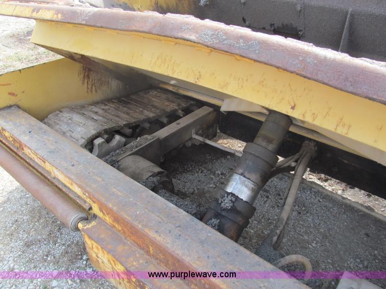 image for item E5980 2004 Caterpillar AP200 track paver
