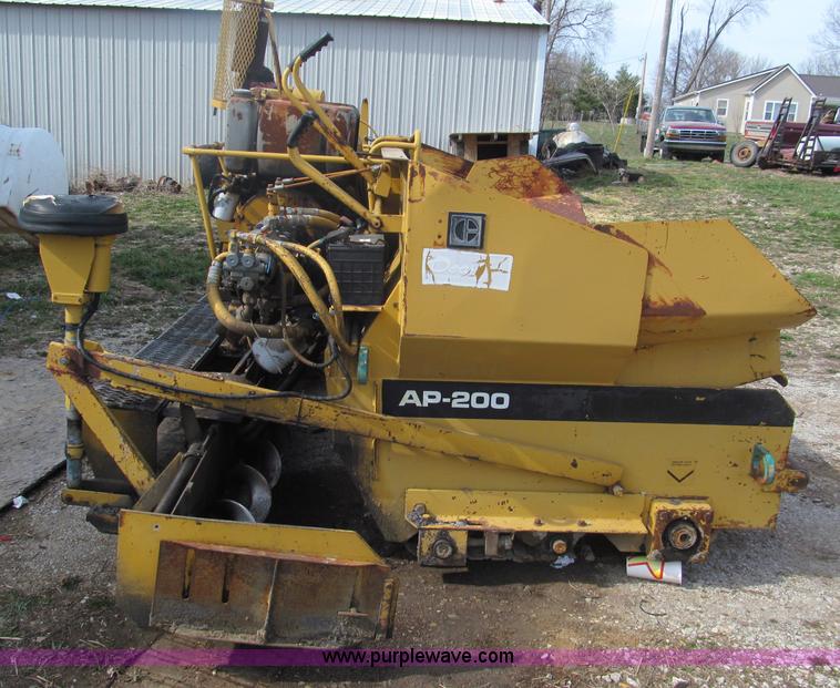 image for item E5980 2004 Caterpillar AP200 track paver