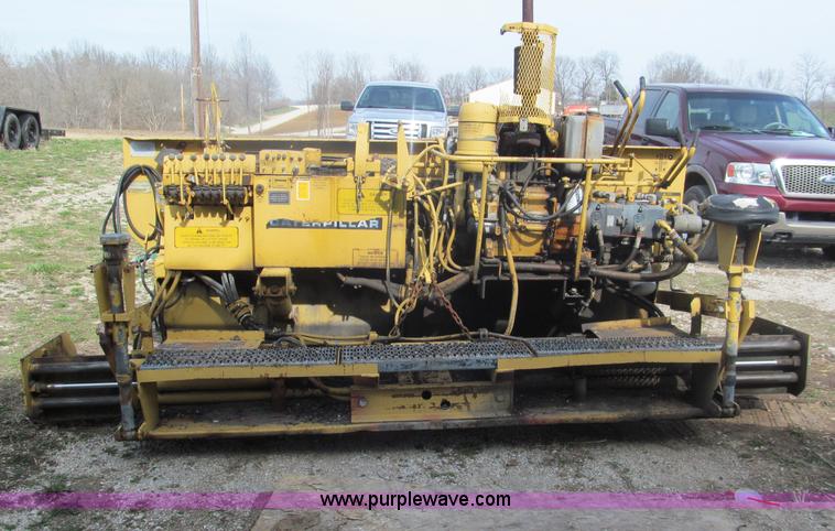 image for item E5980 2004 Caterpillar AP200 track paver