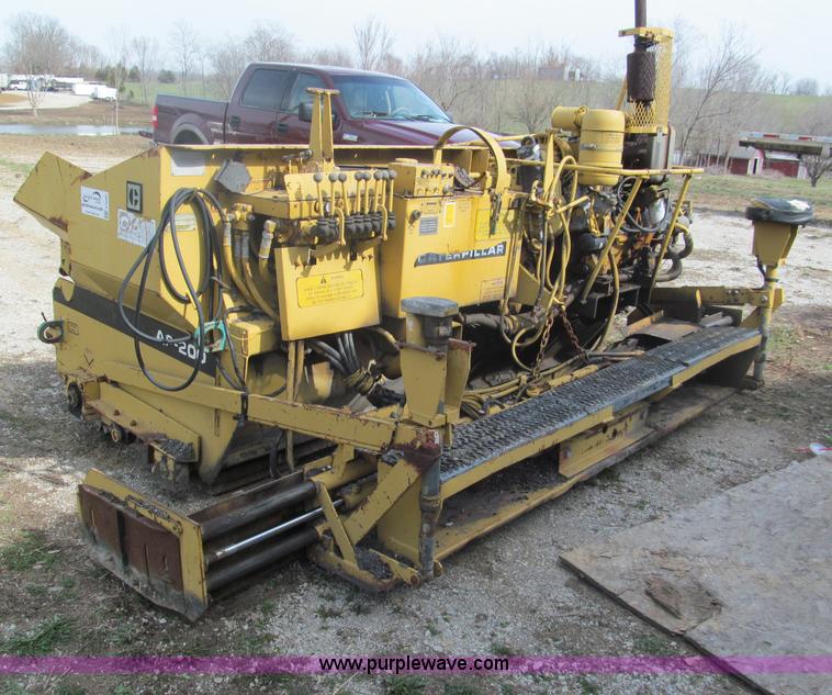 image for item E5980 2004 Caterpillar AP200 track paver