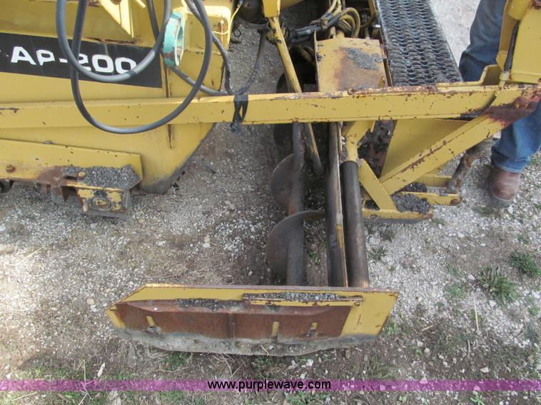 image for item E5980 2004 Caterpillar AP200 track paver