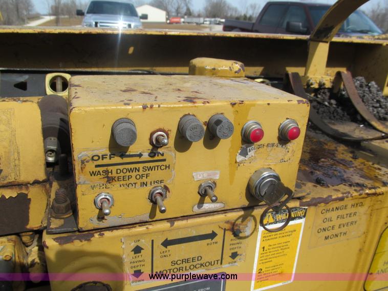 image for item E5980 2004 Caterpillar AP200 track paver