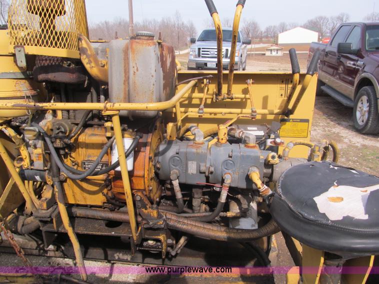 image for item E5980 2004 Caterpillar AP200 track paver