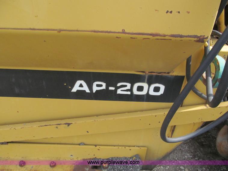 image for item E5980 2004 Caterpillar AP200 track paver