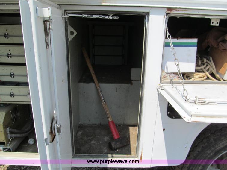 image for item E5981 2000 Ford F550 Super Duty service truck