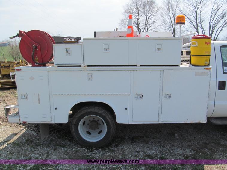 image for item E5981 2000 Ford F550 Super Duty service truck