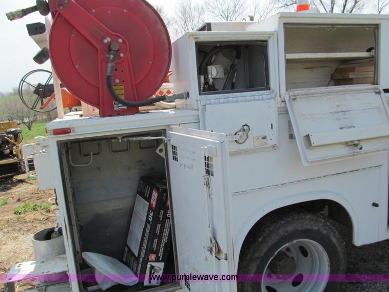 image for item E5981 2000 Ford F550 Super Duty service truck