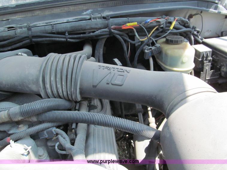 image for item E5981 2000 Ford F550 Super Duty service truck