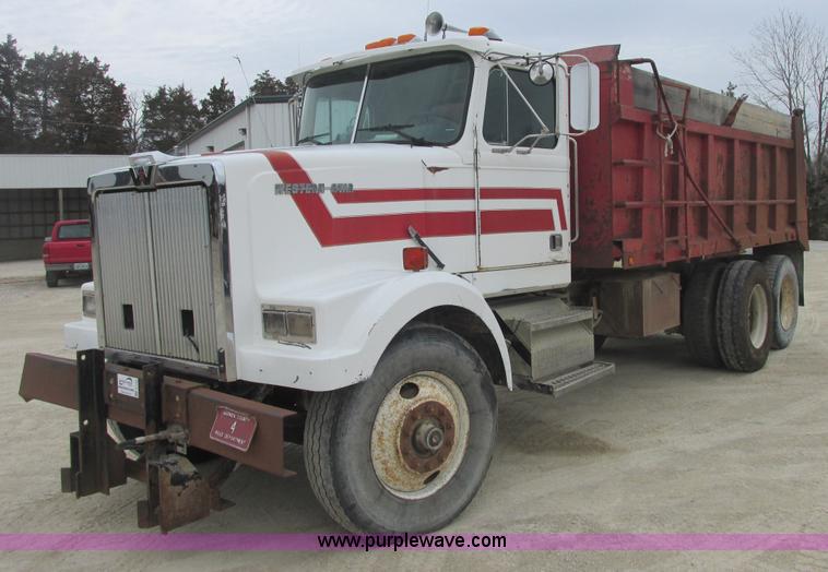 image for item E7134 1989 Western Star 4864F dump truck