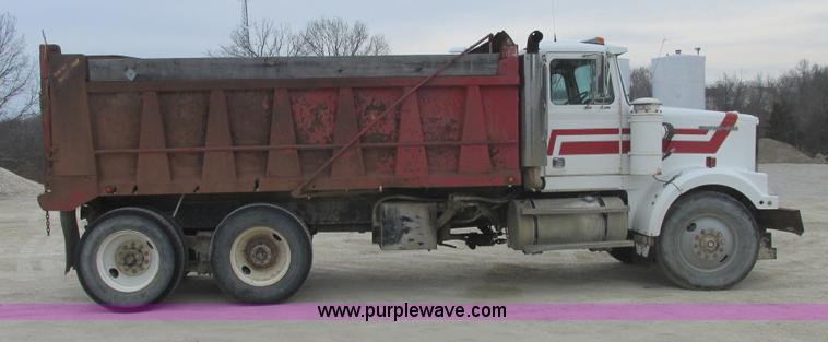 image for item E7134 1989 Western Star 4864F dump truck