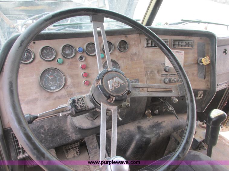 image for item E7134 1989 Western Star 4864F dump truck