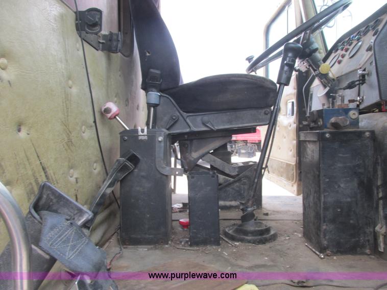 image for item E7134 1989 Western Star 4864F dump truck