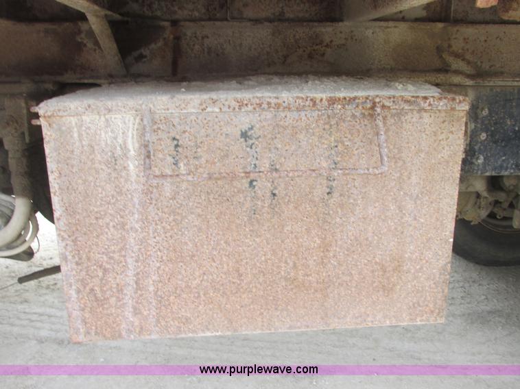 image for item E7134 1989 Western Star 4864F dump truck