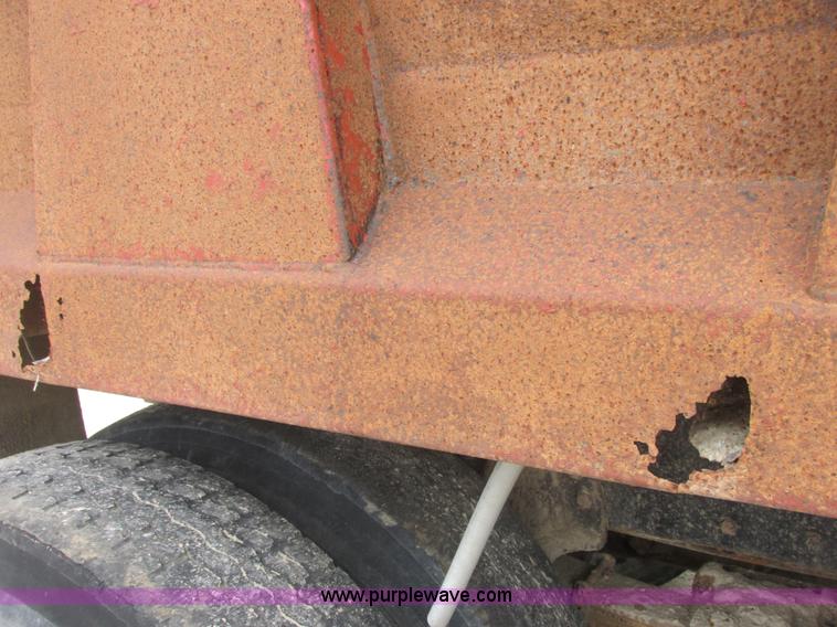 image for item E7134 1989 Western Star 4864F dump truck