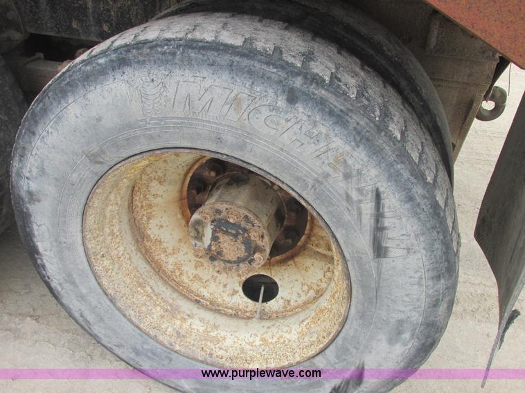 image for item E7134 1989 Western Star 4864F dump truck