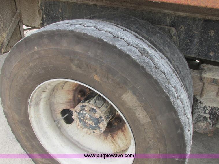 image for item E7134 1989 Western Star 4864F dump truck