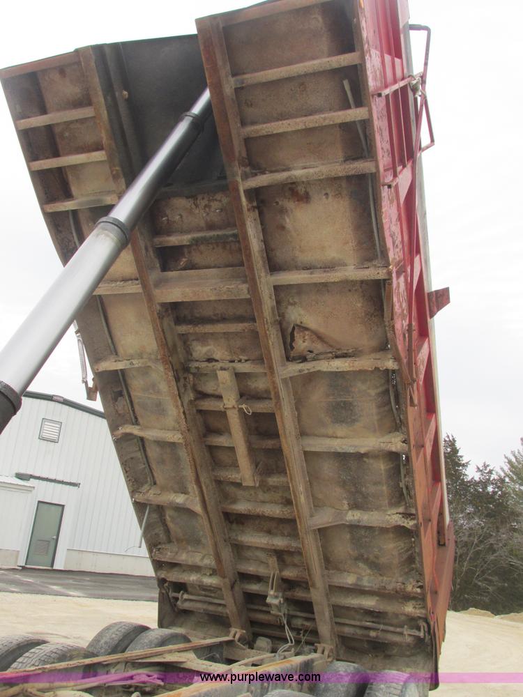 image for item E7134 1989 Western Star 4864F dump truck