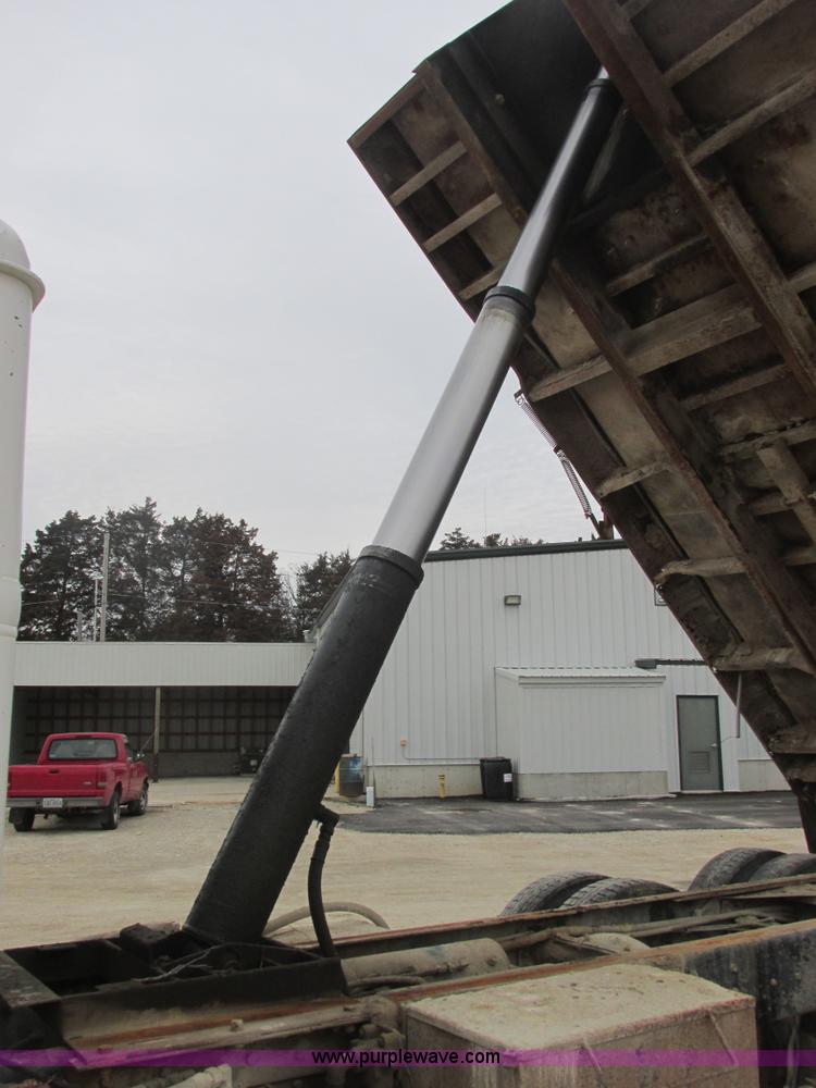 image for item E7134 1989 Western Star 4864F dump truck