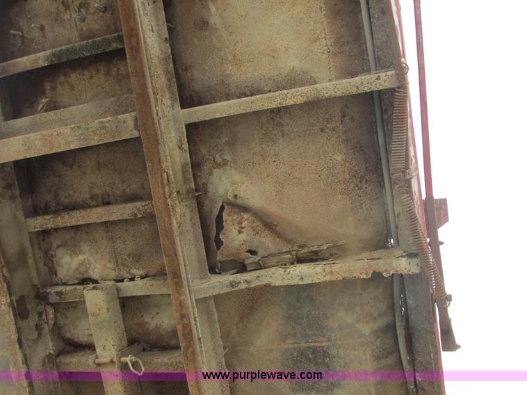 image for item E7134 1989 Western Star 4864F dump truck