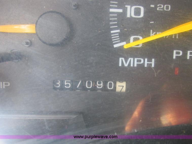 image for item E7149 1998 Chevrolet 3500 service truck
