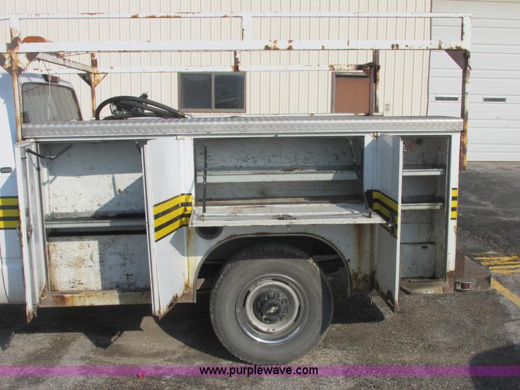 image for item E7149 1998 Chevrolet 3500 service truck
