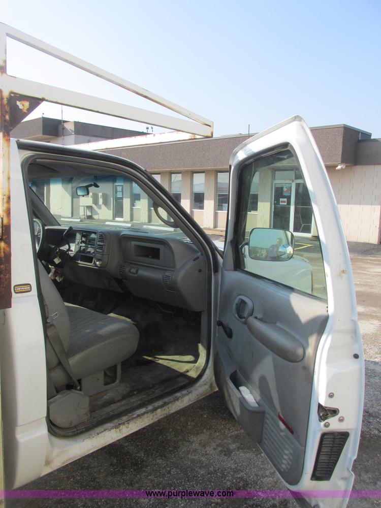 image for item E7149 1998 Chevrolet 3500 service truck