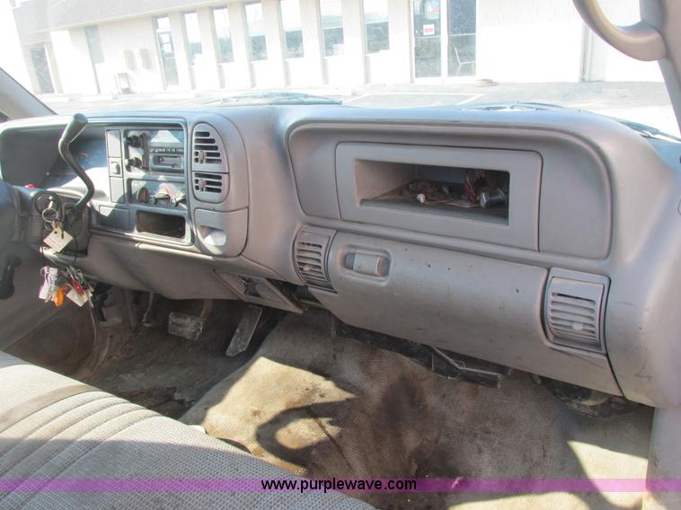 image for item E7149 1998 Chevrolet 3500 service truck