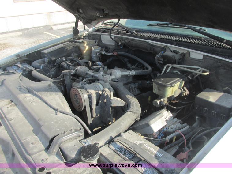 image for item E7149 1998 Chevrolet 3500 service truck