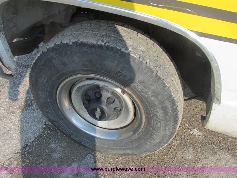 image for item E7149 1998 Chevrolet 3500 service truck