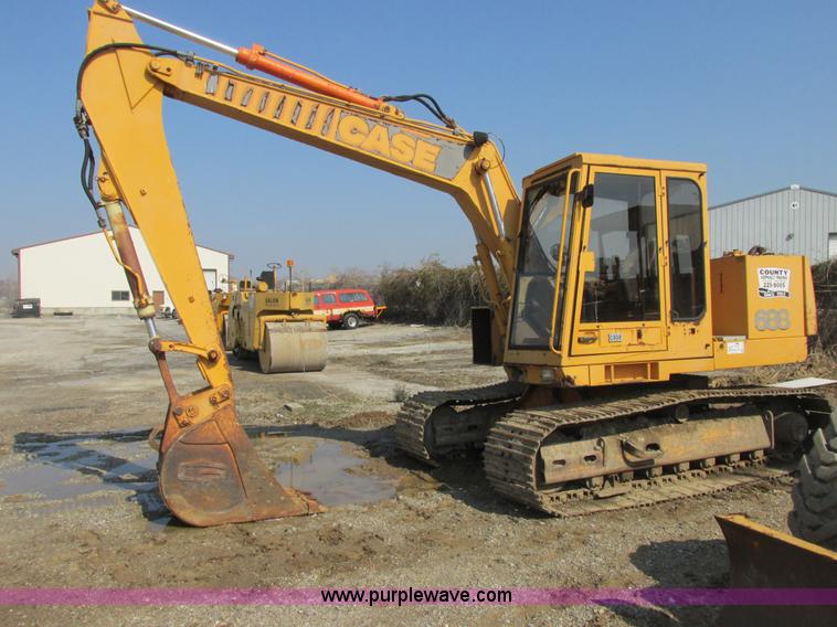 image for item E7157 1990 Case 688 excavator