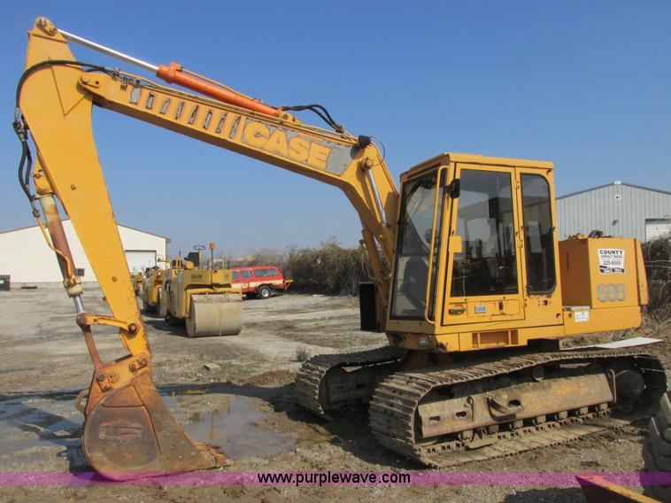 image for item E7157 1990 Case 688 excavator