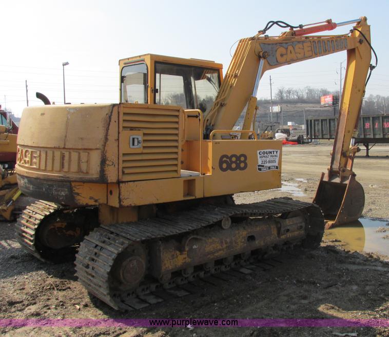 image for item E7157 1990 Case 688 excavator