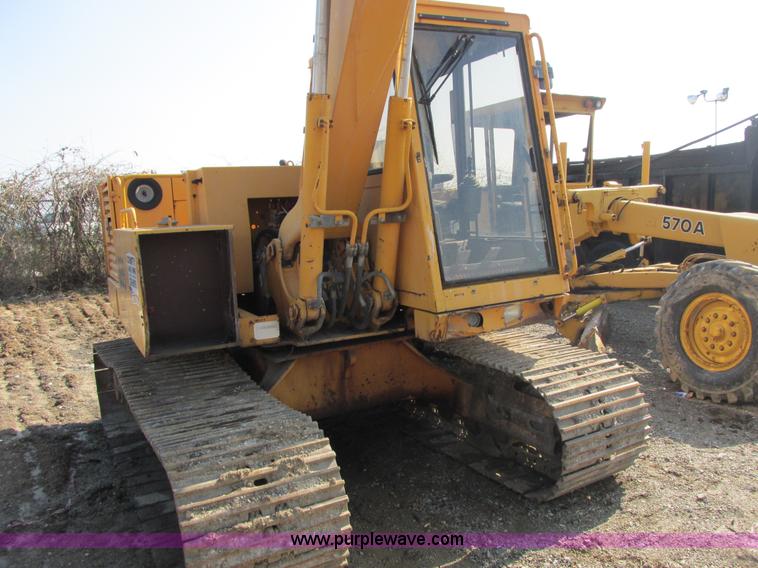 1990 Case 688 excavator in Valley Park, MO Item E7157 sold Purple Wave