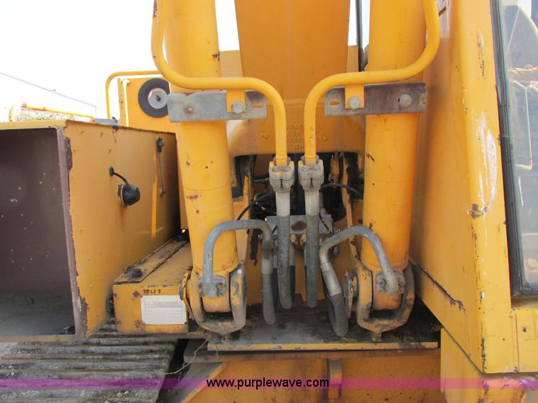 image for item E7157 1990 Case 688 excavator