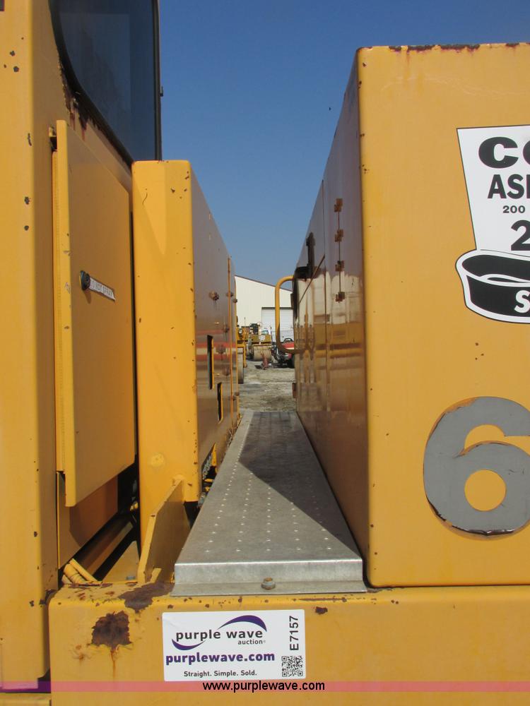 image for item E7157 1990 Case 688 excavator