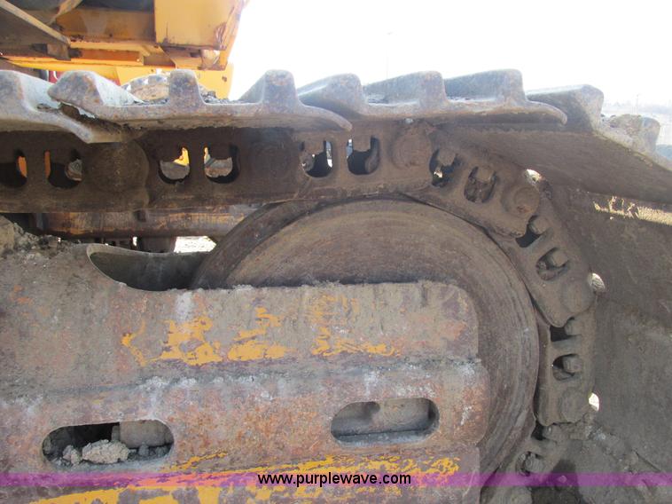 image for item E7157 1990 Case 688 excavator