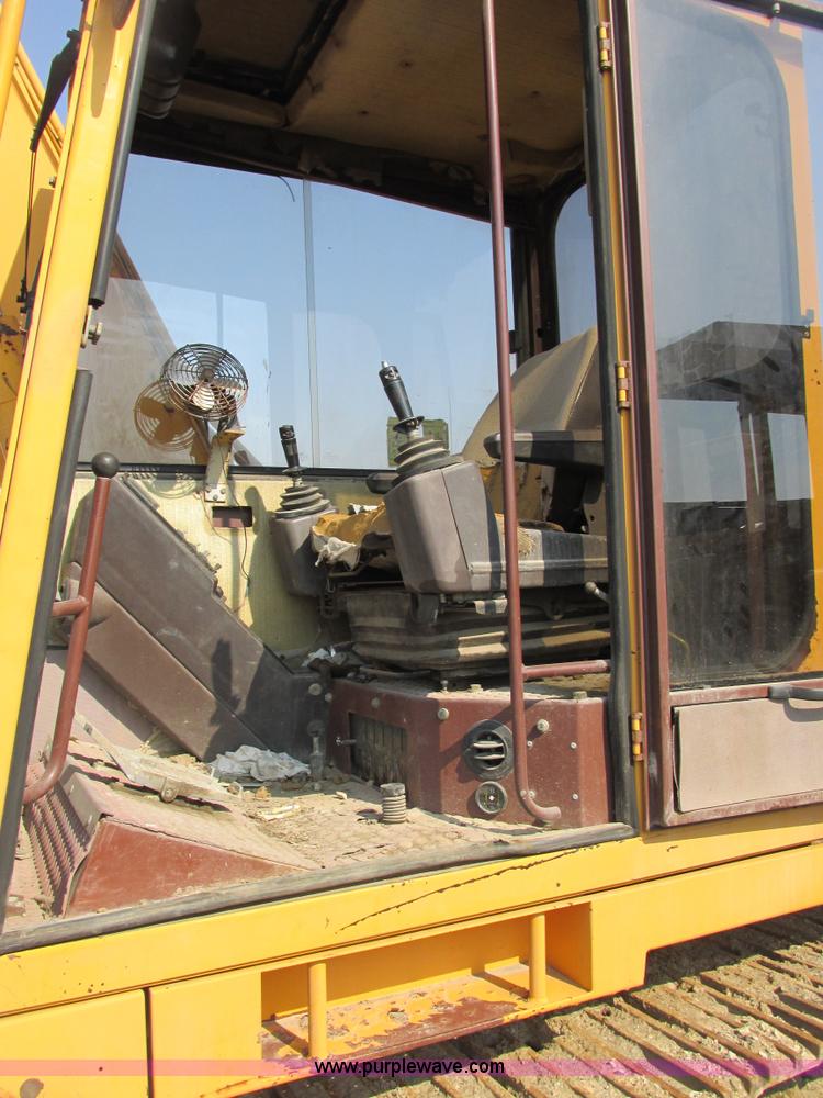 image for item E7157 1990 Case 688 excavator