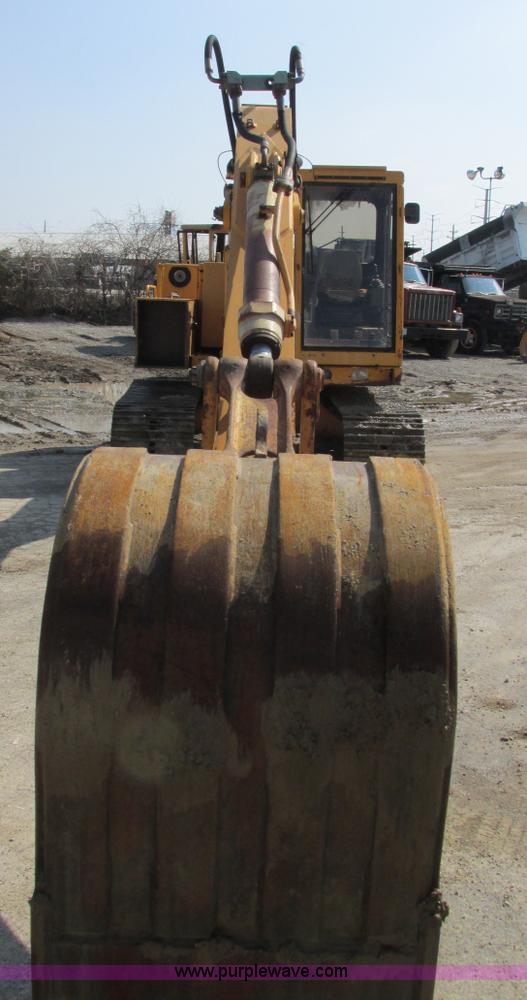 image for item E7157 1990 Case 688 excavator