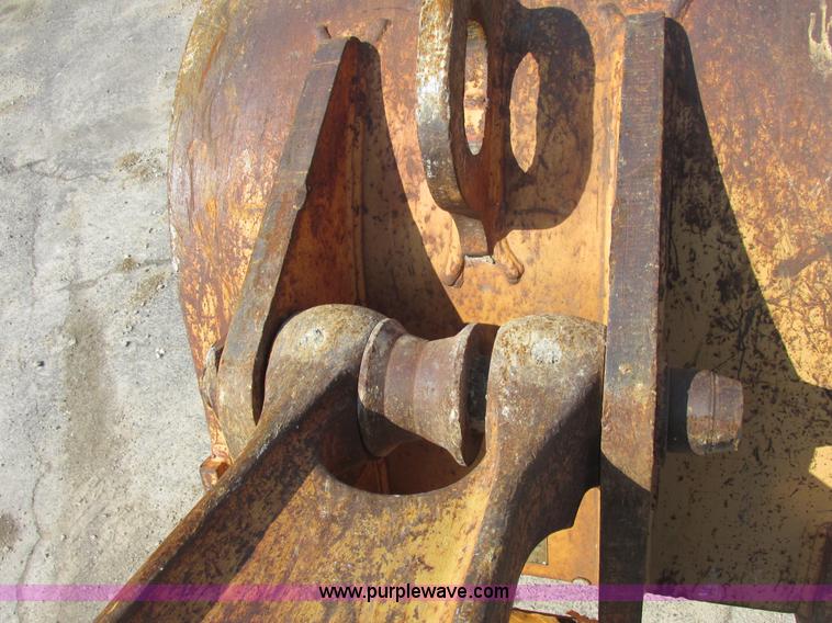 image for item E7157 1990 Case 688 excavator