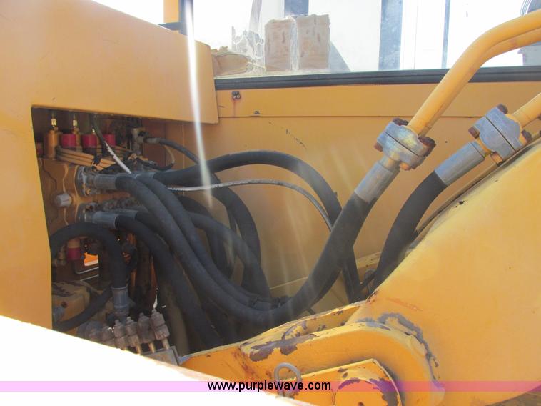 image for item E7157 1990 Case 688 excavator