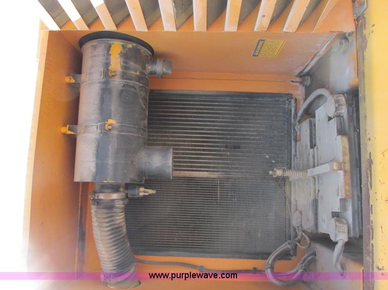 image for item E7157 1990 Case 688 excavator