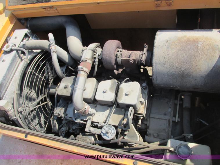 image for item E7157 1990 Case 688 excavator